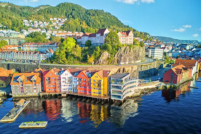 Skuteviken, Bergen, Norvegia. Shutterstock_2527539675