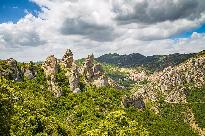 Val Basento. Dolomiti lucane e Castelmezzano. Shutterstock_1396462817