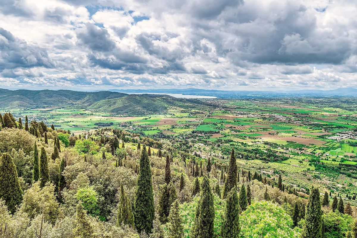 Val di Chiana, vista da Cortona. Shutterstock_2319661201