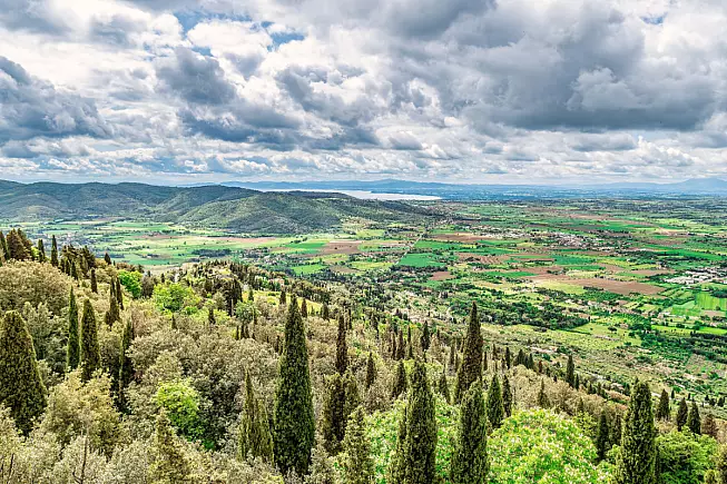 Val di Chiana, vista da Cortona. Shutterstock_2319661201