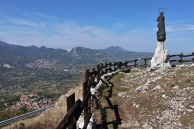 Bagnoli Irpino, Statua della Madonna, Lago Laceno, Campania