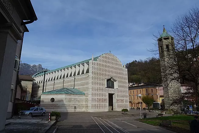 Chiesa parrocchiale di Recoaro Terme. Syrio, CC BY-SA 4.0, via Wikimedia Commons