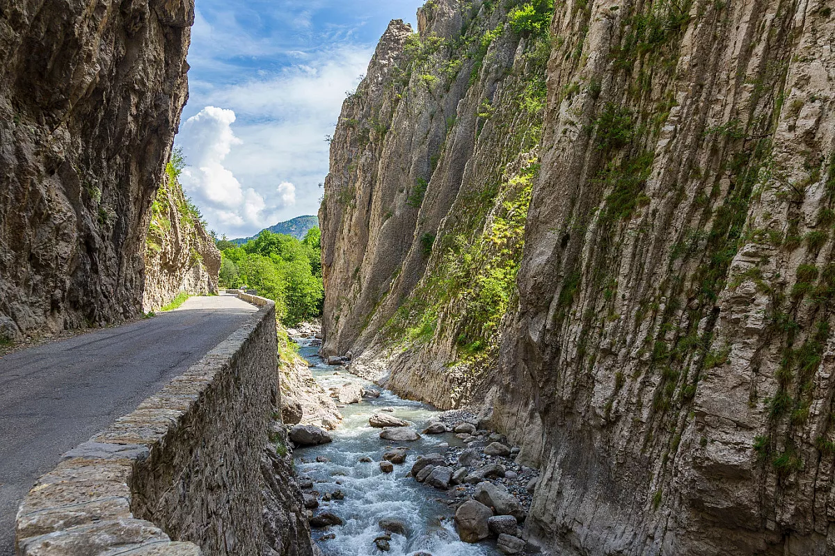 Clue de Barles e affluente Bès, in Provenza. Shutterstock_1429495496