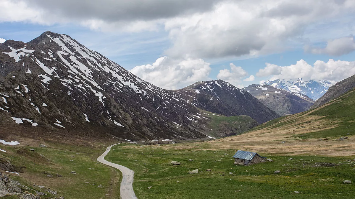 Col de Sarenne, Clavans-en-Haut-Oisans, Alpe d'Huez, Francia. Shutterstock_1625751538