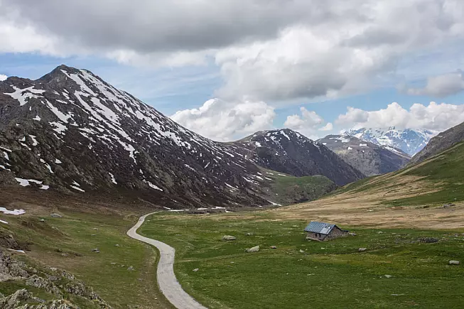 Col de Sarenne, Clavans-en-Haut-Oisans, Alpe d'Huez, Francia. Shutterstock_1625751538