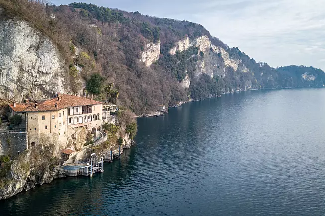 Eremo Santa Caterina del Sasso e Lago Maggiore