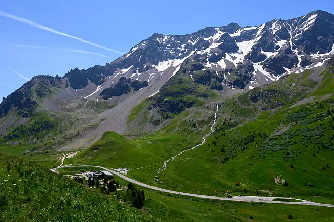 Francia, Col du Lautaret, tour dei passo francesi. Shutterstock_2343206731