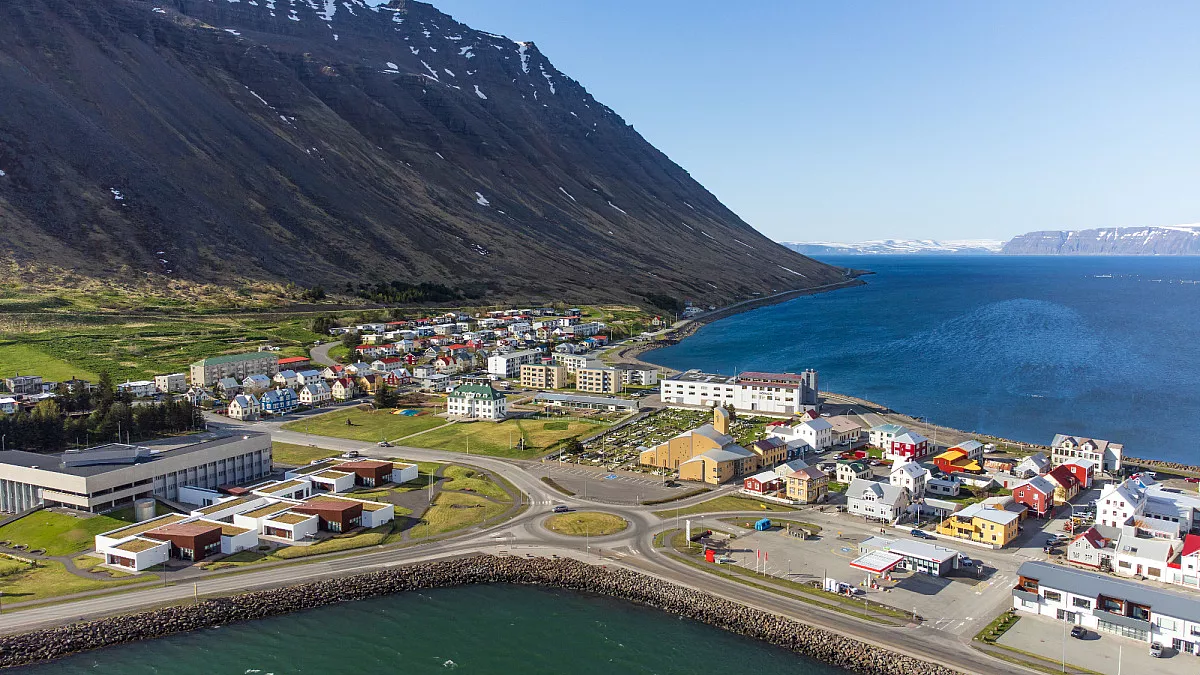 Isafjordur, Ísafjörður. Islanda. Shutterstock_2470806613