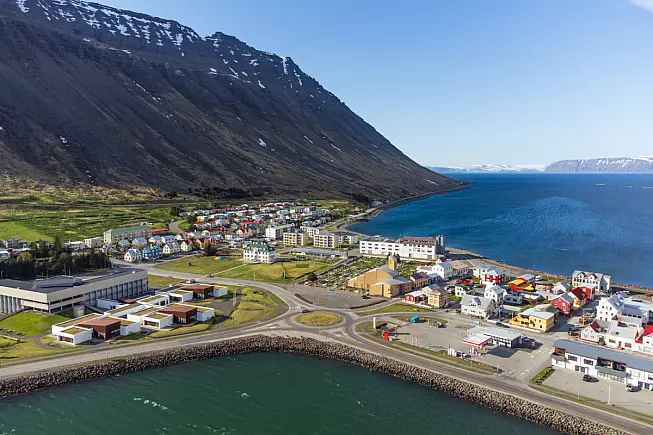 Isafjordur, Ísafjörður. Islanda. Shutterstock_2470806613