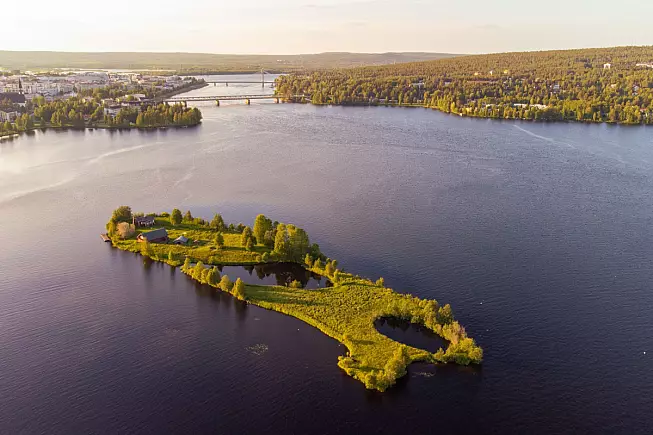 Lapponia. Rovaniemi, Finlandia. Shutterstock_2625630207