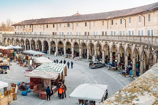 Mercatino delle Cose d'altri Tempi a Piazza Paolo Camerini, Piazzola sul Brenta