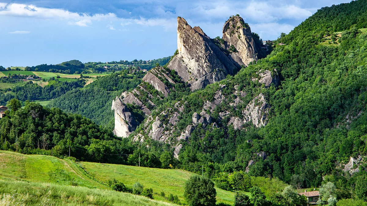Parco Regionale dei Sassi di Roccamalatina. Shutterstock_2516019831