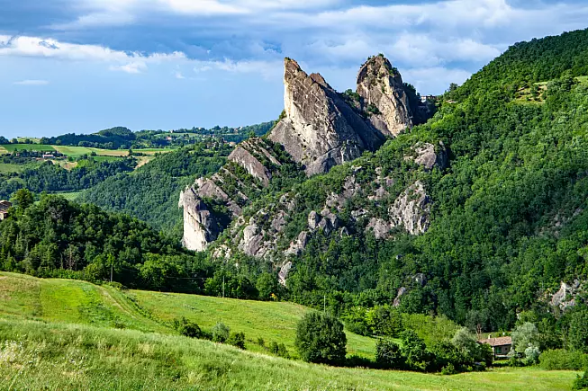 Parco Regionale dei Sassi di Roccamalatina. Shutterstock_2516019831