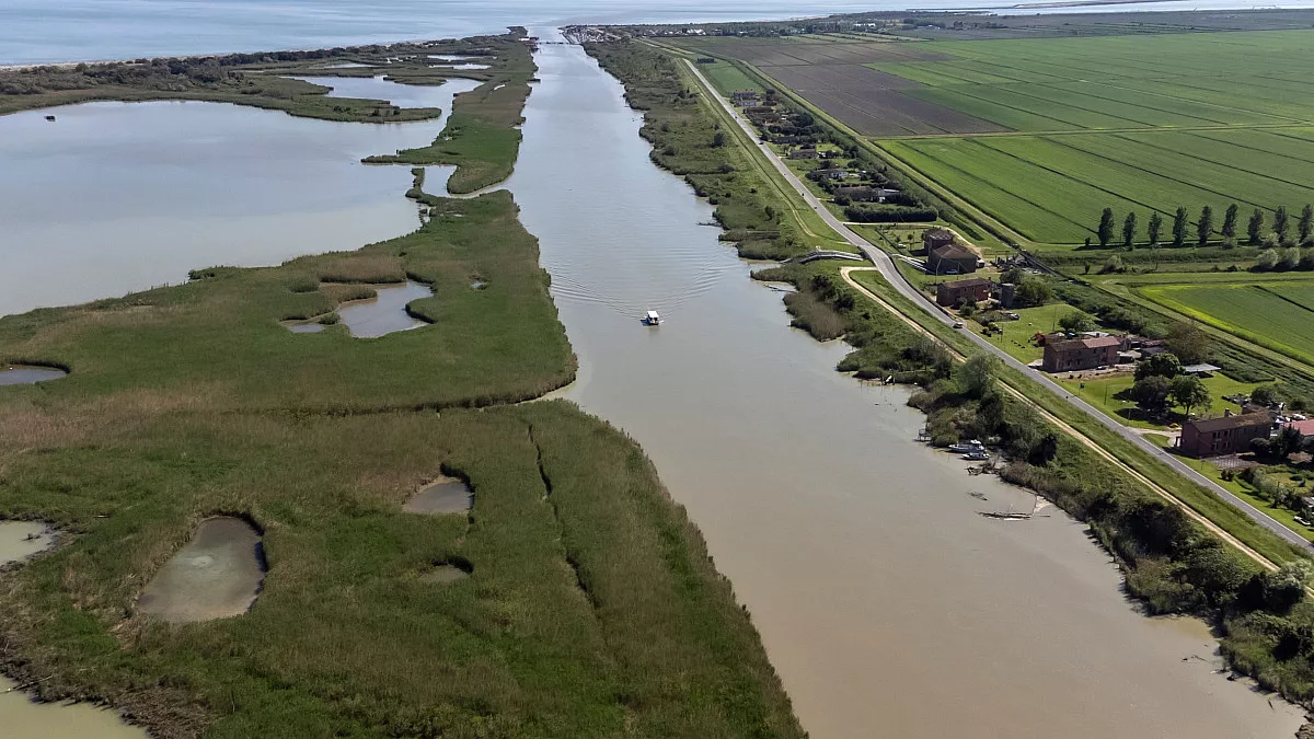 Parco Regionale del Delta del Po, Porto Tolle, sopra Goro. Shutterstock_2634725217
