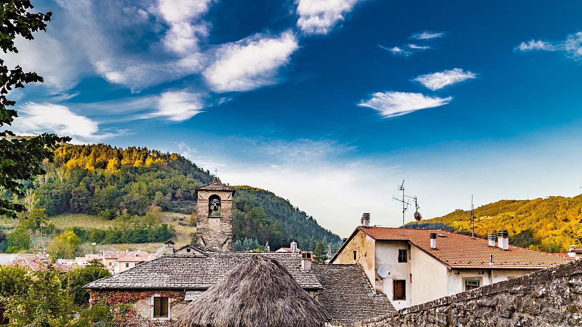 Passo della Sambuca, Passo dei capitani, Palazzuolo sul Senio. Shutterstock_323475683