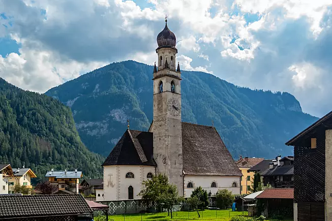 Passo Gobbera, Chiesa di San Giovanni, Mezzano