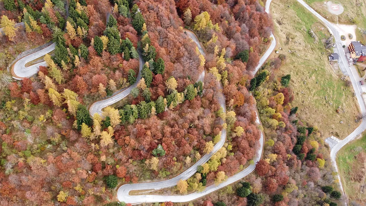 Recoaro Terme, Veneto, itinerario in moto. Shutterstock_2391364051