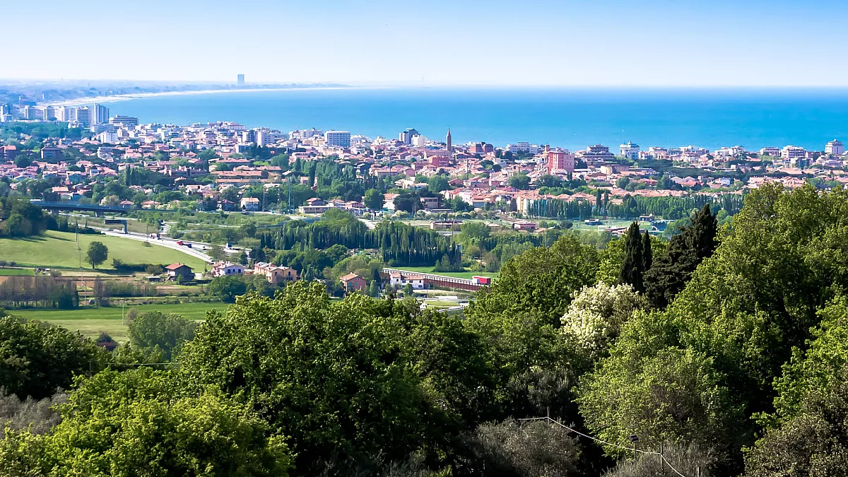 Riviera Romagnola e vista sull'Adriatico. Shutterstock_1121950946