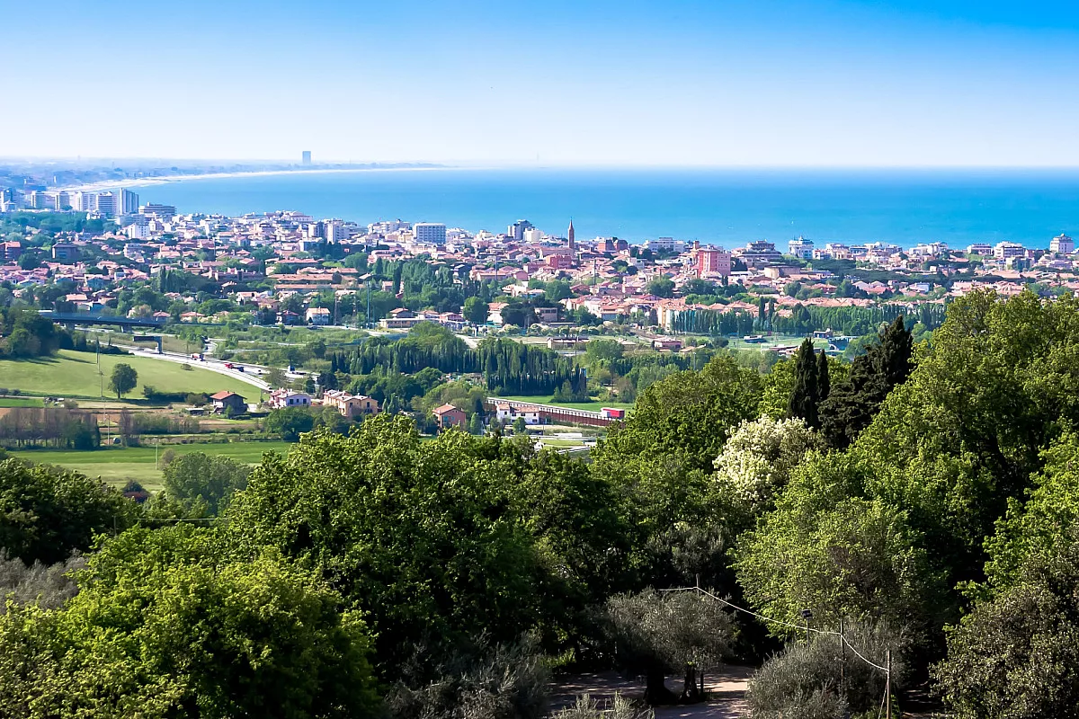 Riviera Romagnola e vista sull'Adriatico. Shutterstock_1121950946