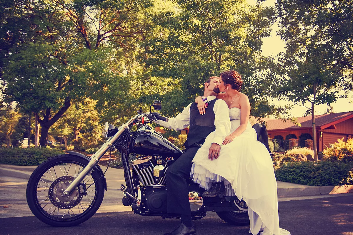 Viaggio di nozze in moto, viaggio di nozze giappone. Shutterstock_339142799