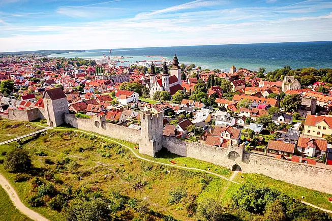 Visby, Gotland, Svezia. Shutterstock_1535575331