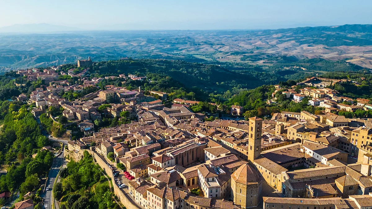 Volterra, Toscana. Shutterstock_2509451425