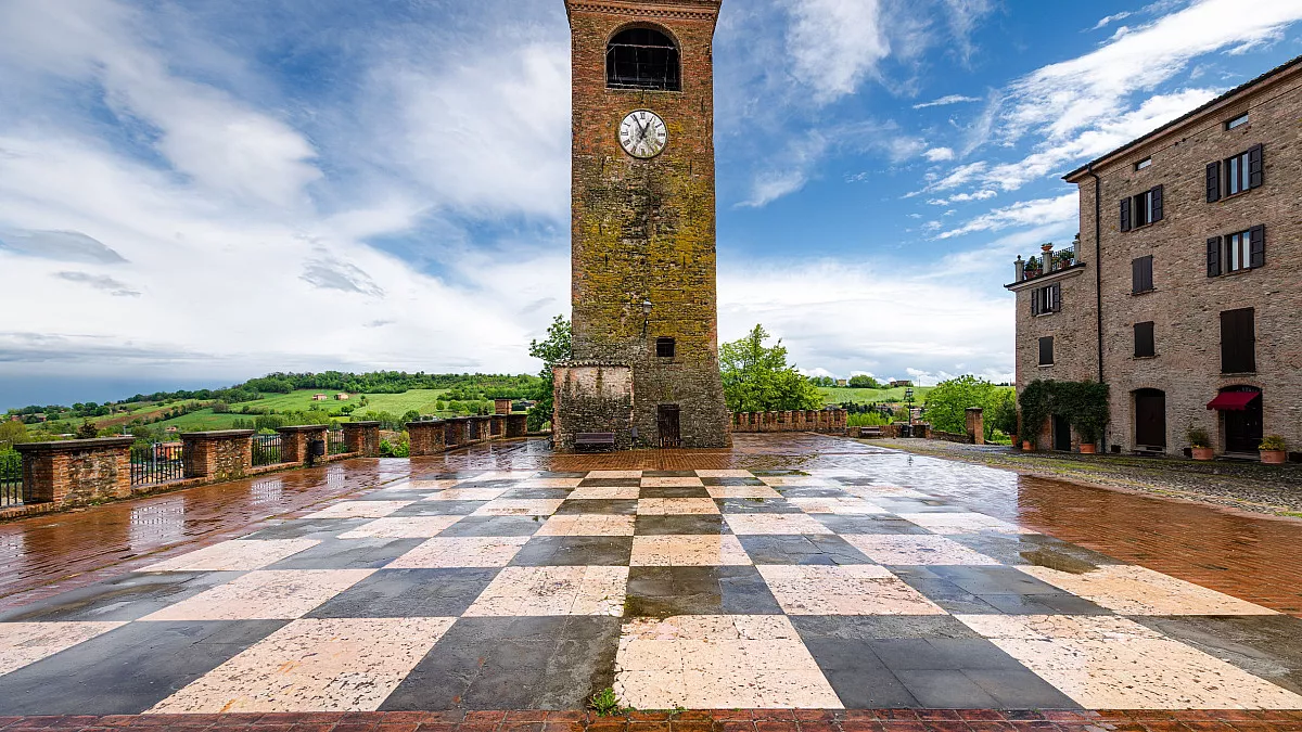 Castelvetro di Modena, Torre dell'Orologio di Piazza Roma