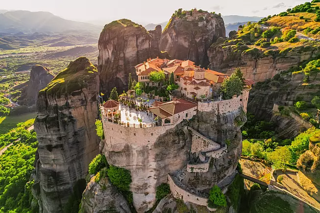 Kalambaka, Monastero Gran Meteora, Grecia. Shutterstock_2466918057