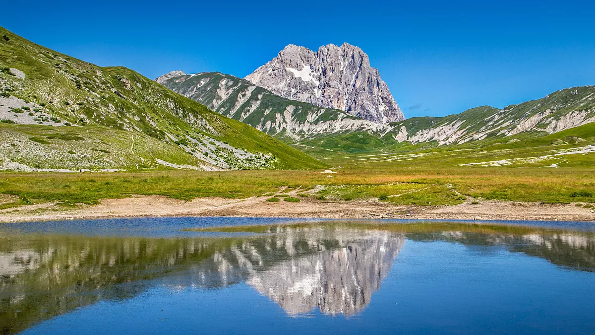 Monti della Laga, Gran Sasso, Campo Imperatore. Shutterstock_248981029