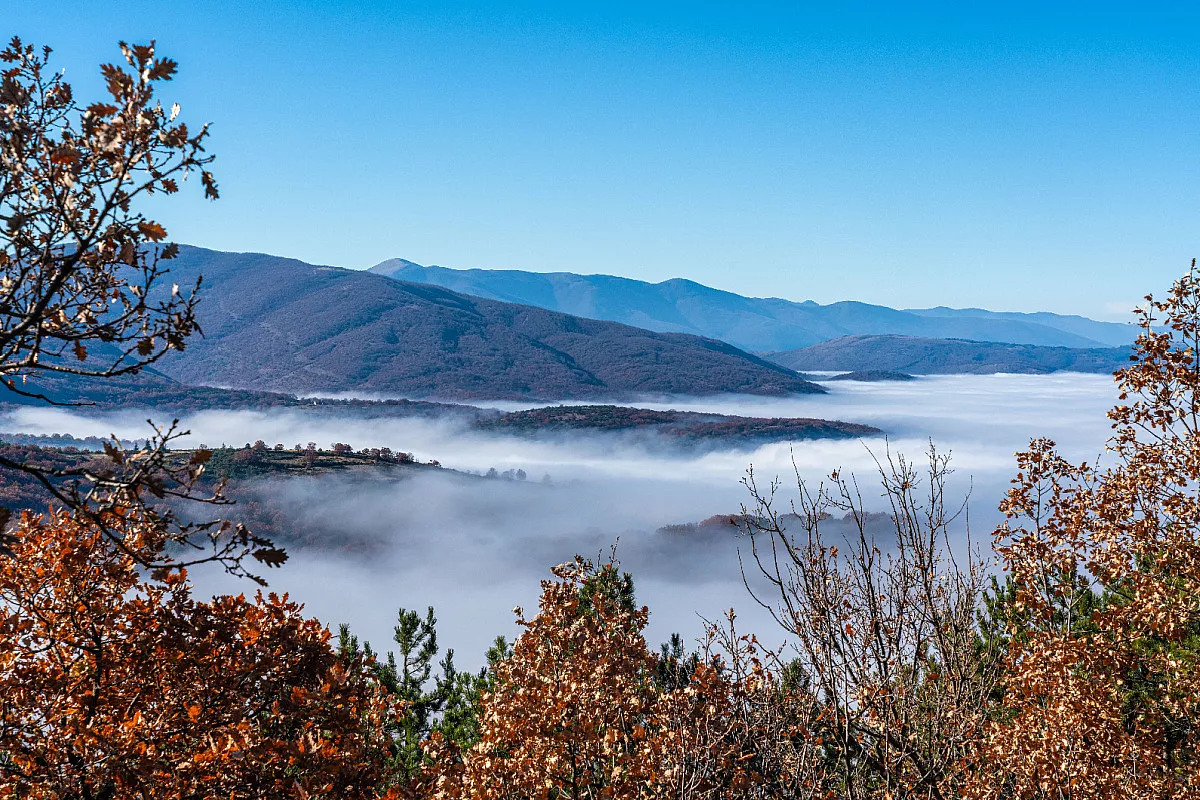 Passo del Diavolo, Gioia dei Marsi, Parco Nazionale D'Abruzzo Lazio e Molise. Shutterstock_2413139997