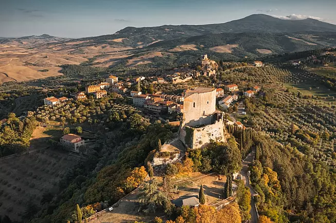 Vista aerea sulla Val d'Orcia al tramonto. 