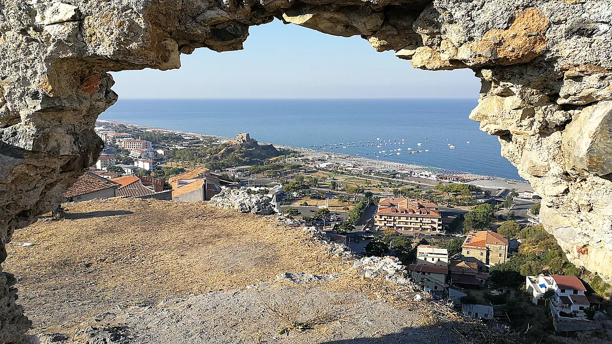 Ruderi del Castello Normanno, Scalea, panorama. 918439888