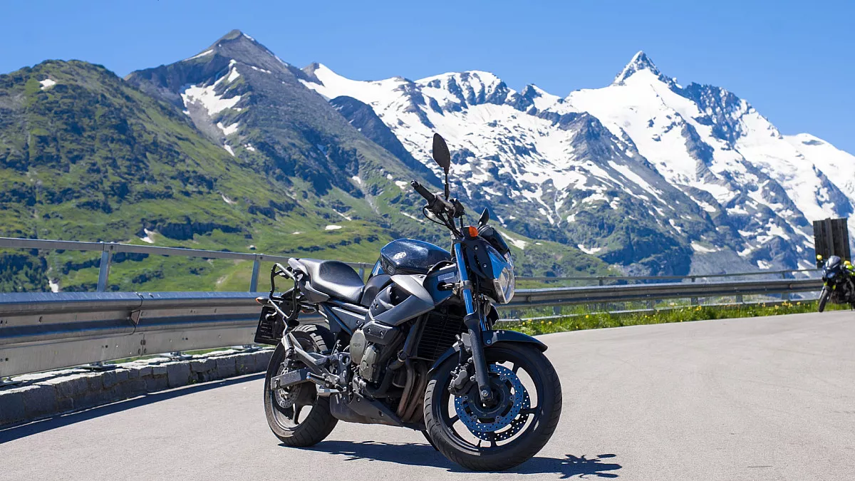 Strade per moto naked