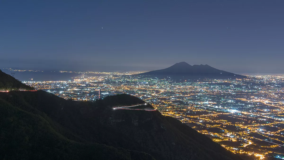Valico di Chiunzi di sera, Costiera Amalfitana, Campania. Shutterstock_1214638132