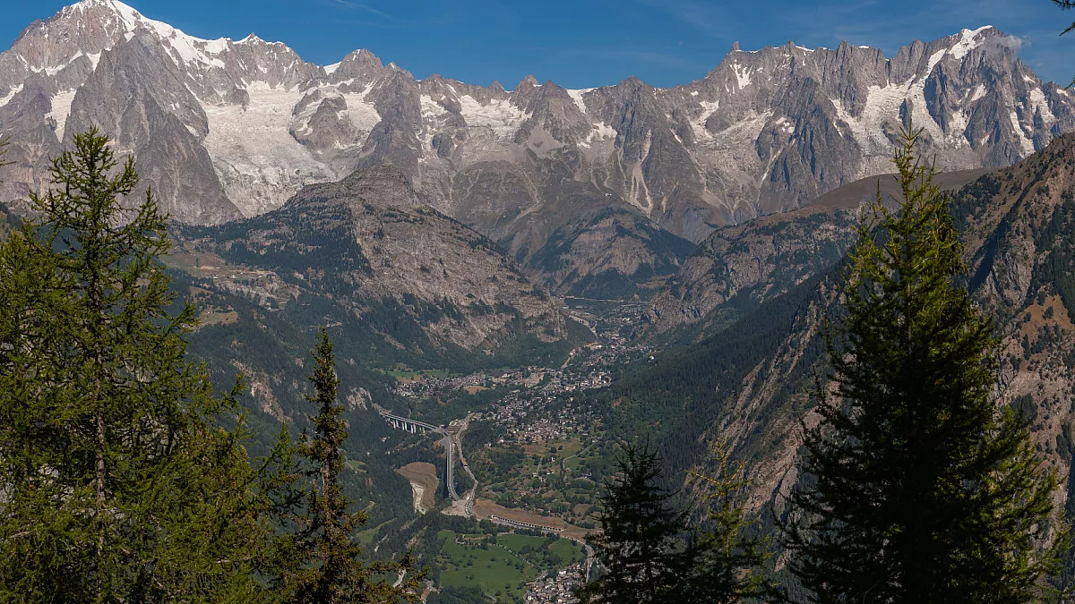 Valle de La Thuile e Colle San Carlo, Valle d'Aosta. Shutterstock_1572193063