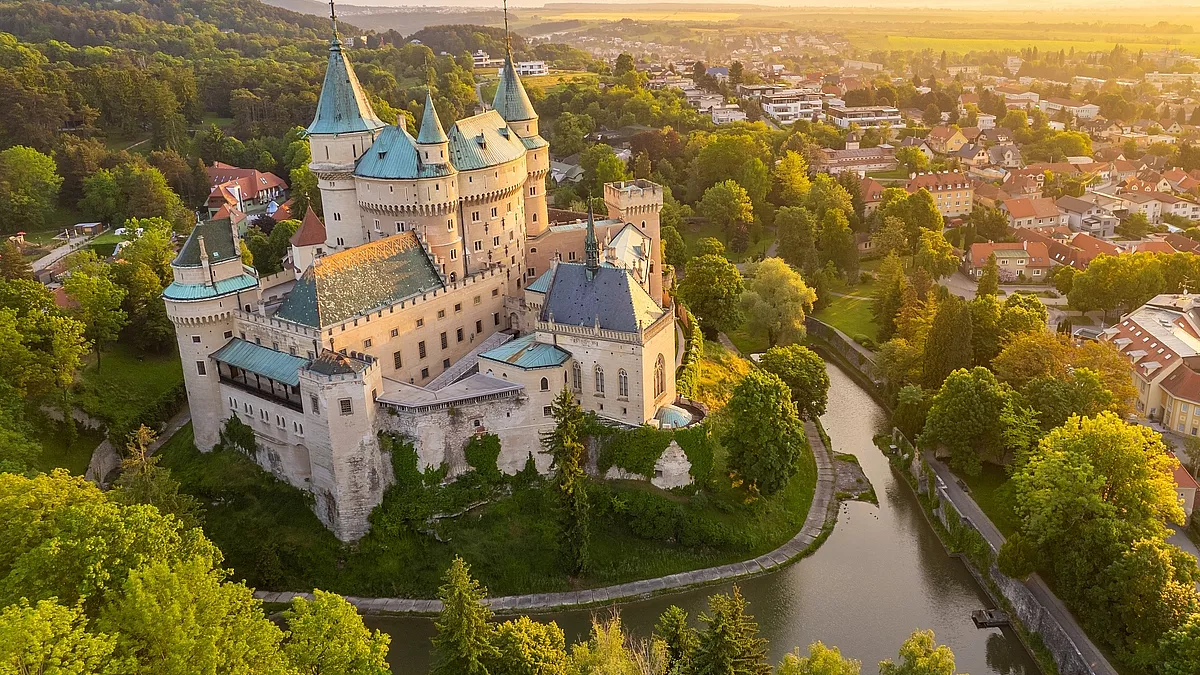 Anche dall'alto la vista del Castello di Bojnice è spettacolare. 