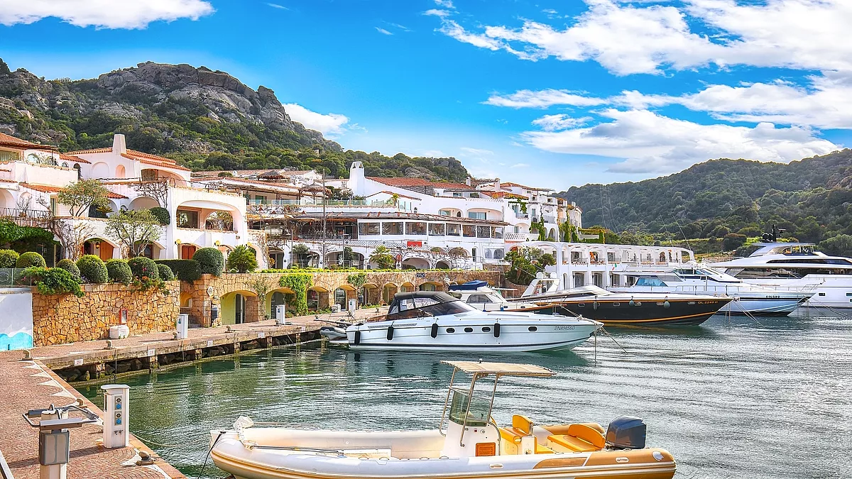 Il piccolo porto di Poltu Quatu. 
