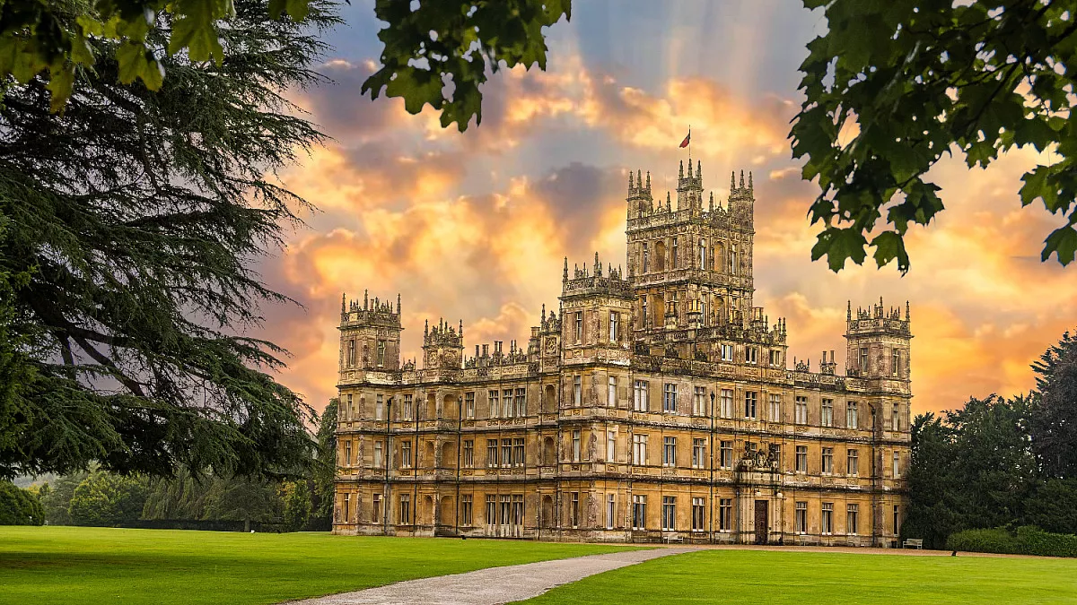 Highclere Castle, Highclere, Newbury, Regno Unito. Shutterstock_2529822757