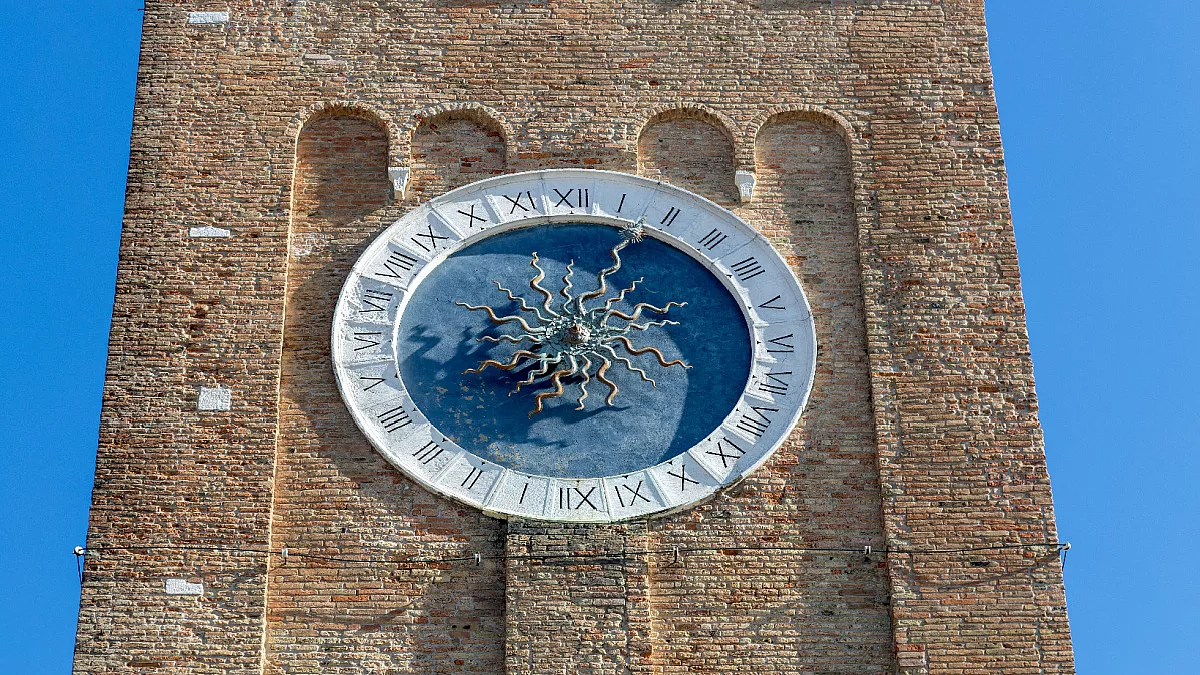 Orologio della Torre dell'Orologio di Sant'Andrea, Chioggia. Shutterstock_2602310149