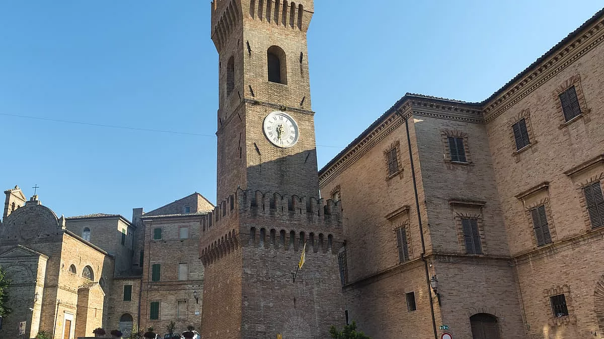 La Torre Civica e il Palazzo Comunale di Ostra. 