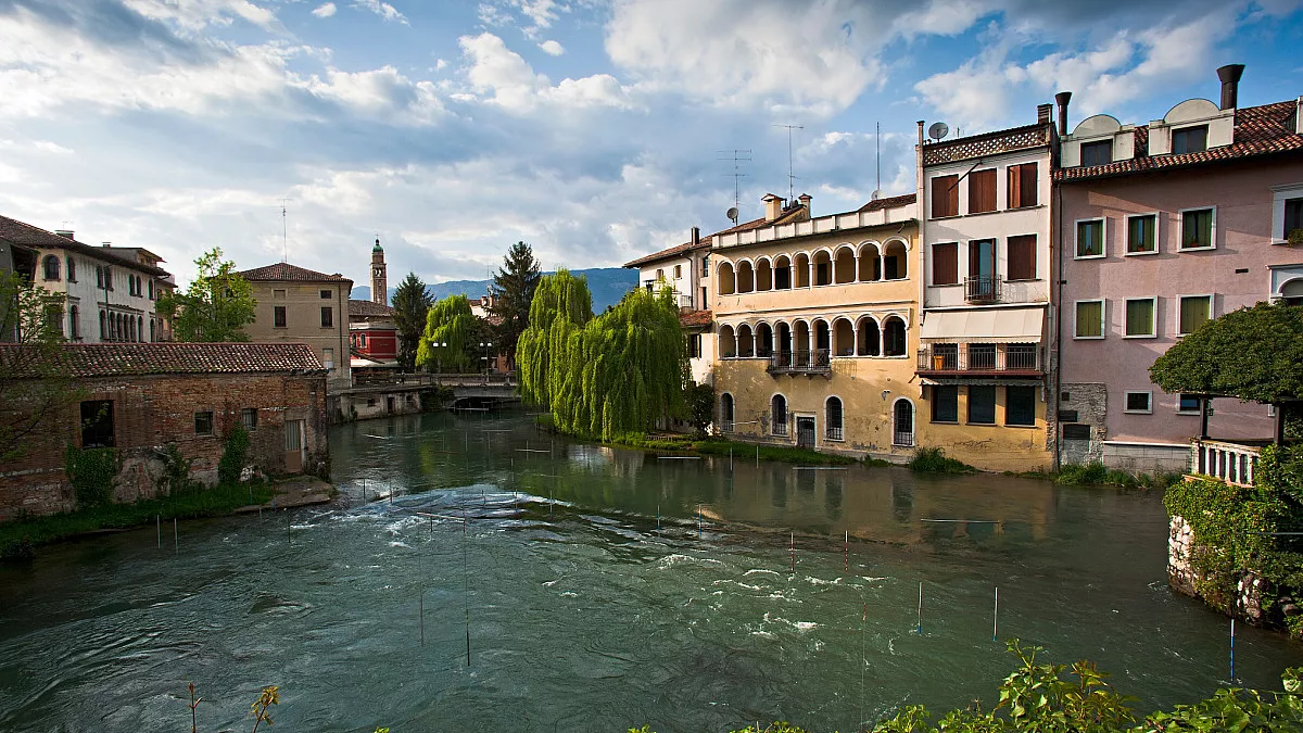 Sacile e il fiume Livenza, Pordenone. Shutterstock_1136337089