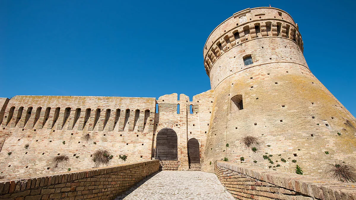 Particolare della Rocca di Acquaviva Picena.