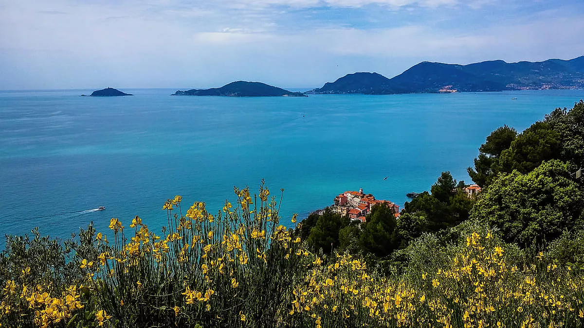 Vista sul Golfo dei Poeti, da Montemarcello.