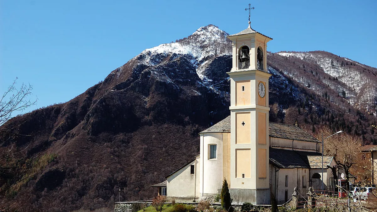 La Chiesa di San Martino, nella borgata di Trarego.