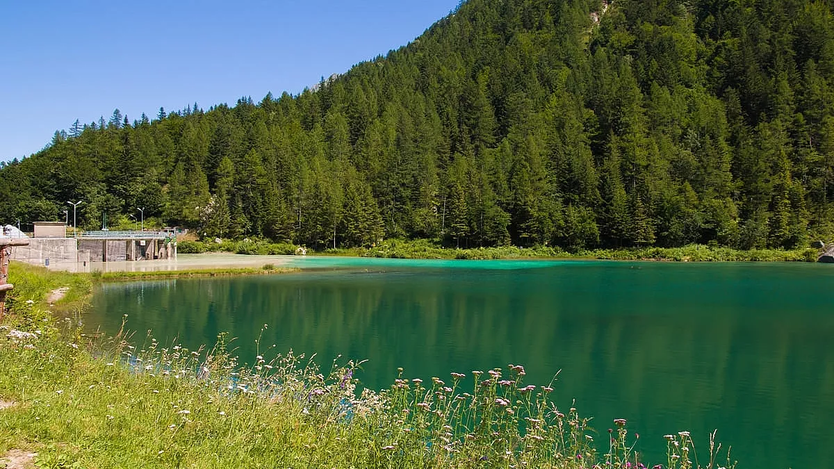 Il Lago delle Fate è la mèta classica per una passeggiata nella natura alpina di Macugnaga.