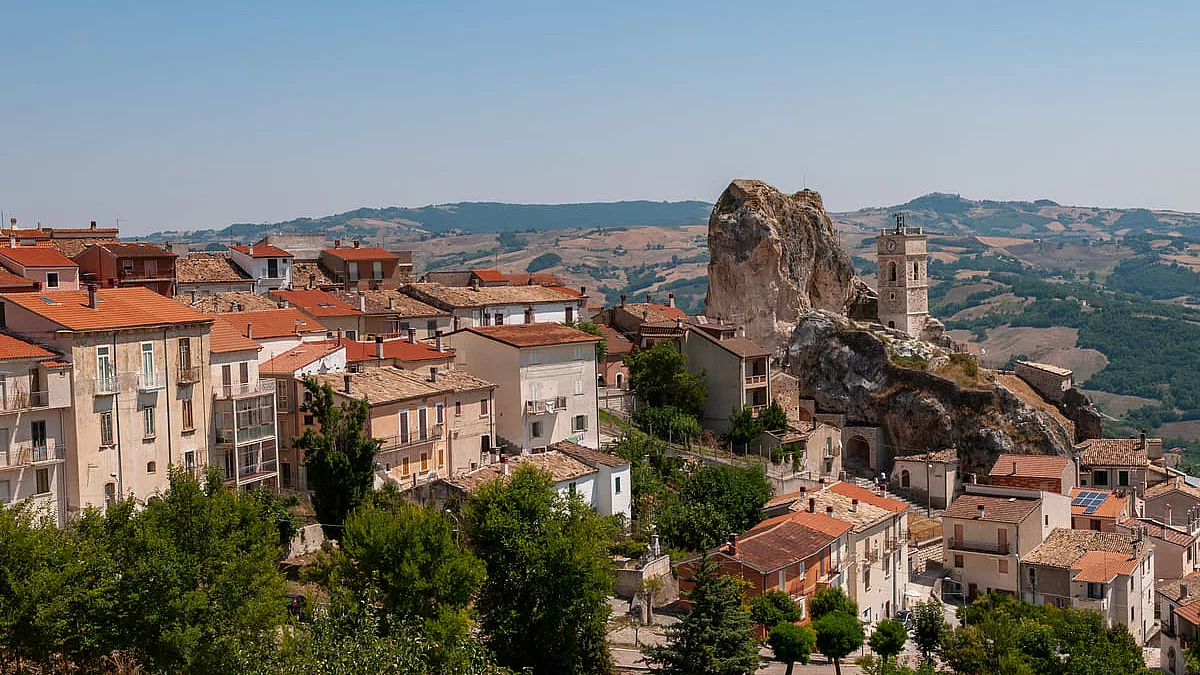 La Morgia di Pietracupa che spicca nel paesaggio.