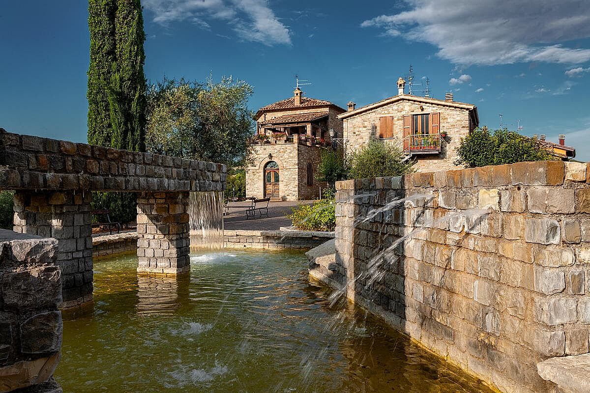 Marche Rinascimentale Un gioiello rinascimentale nel cuore delle Marche: il borgo di ...
