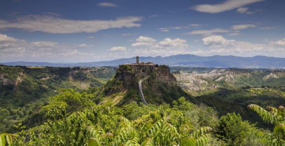 Civita di Bagnoregio_shutterstock_438829879