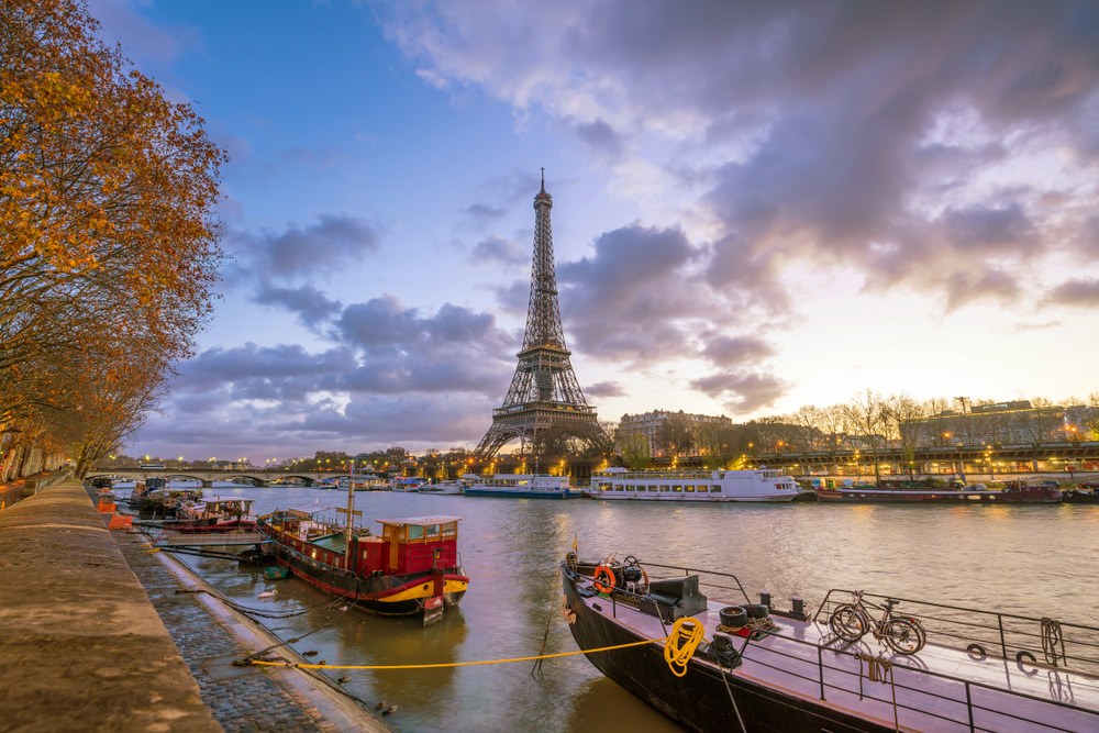 Castelli della Loira in moto. Parigi