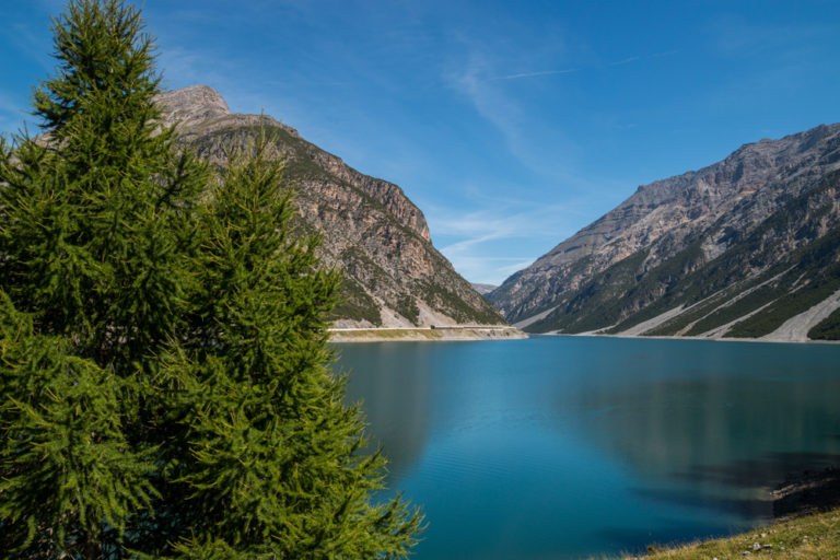 Passo del Foscagno, in moto sulle vette delle Alpi Retiche shutterstock 526457941 768x512 - Passo del Foscagno, in moto sulle vette delle Alpi Retiche